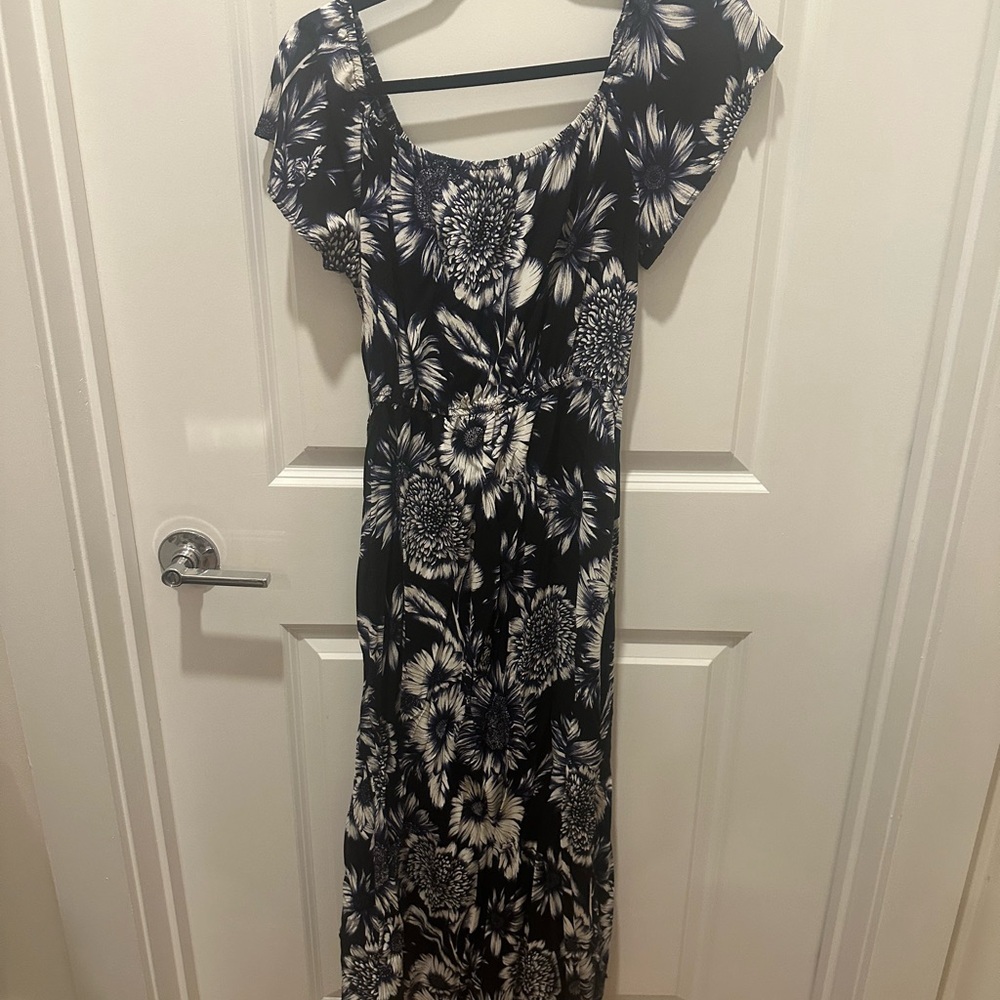 Band of Gypsies Black and White Ruffled Off-the-Shoulder Midi Dress - Picture 4 of 4